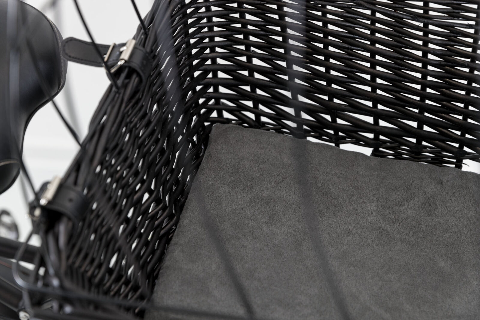 Fahrradkorb mit Gitter, für Gepäckträger, schwarz 35x49x55cm Fahrradkorb mit Gitter, für Gepäckträger, schwarz 35x49x55cm