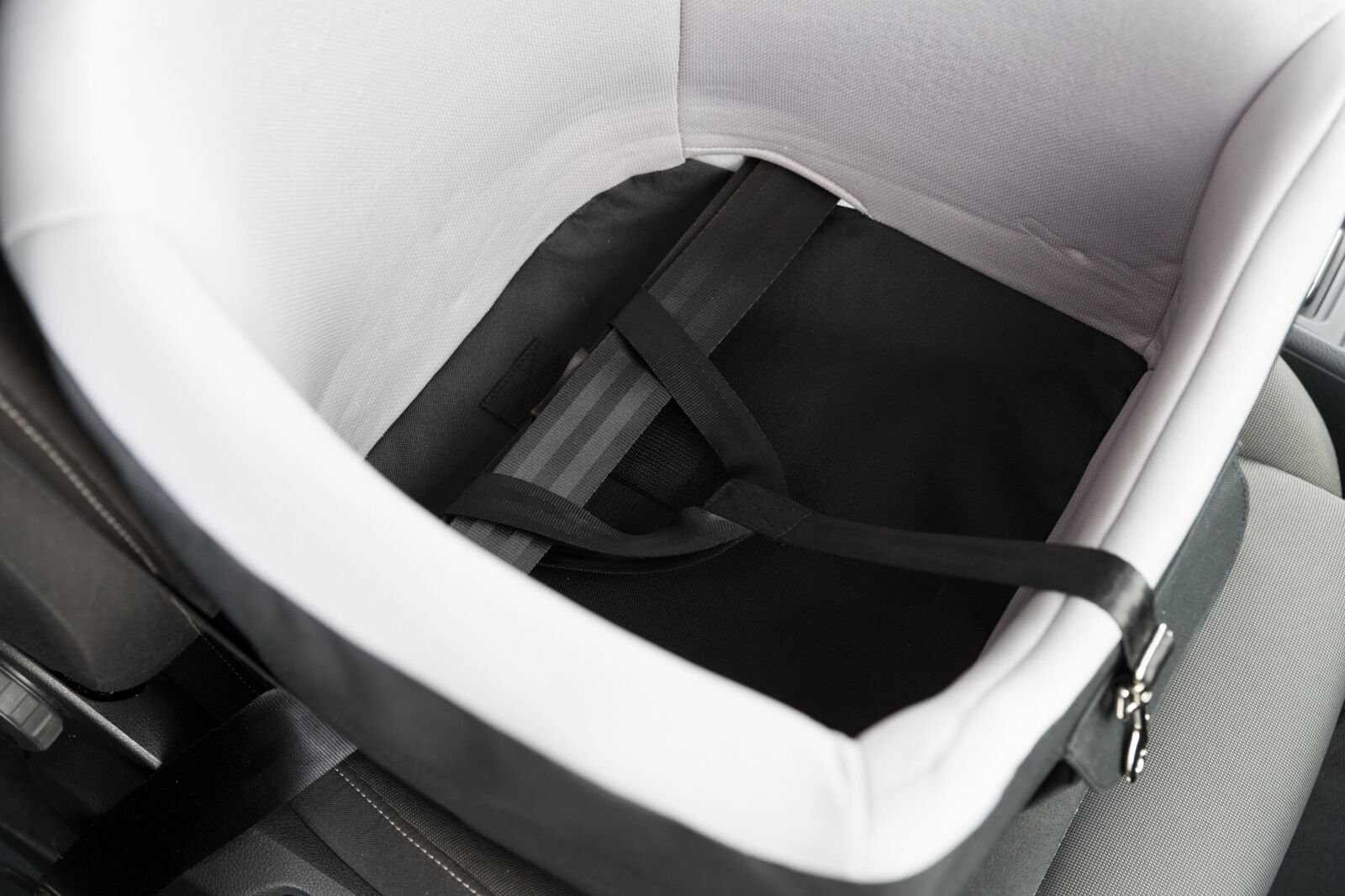 Autositz, 41x39x42cm, schwarz/grau Autositz, 41x39x42cm, schwarz/grau