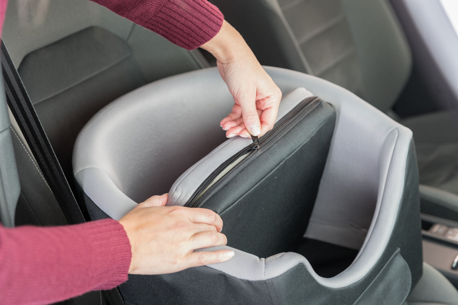 Autositz, 41x39x42cm, schwarz/grau Autositz, 41x39x42cm, schwarz/grau