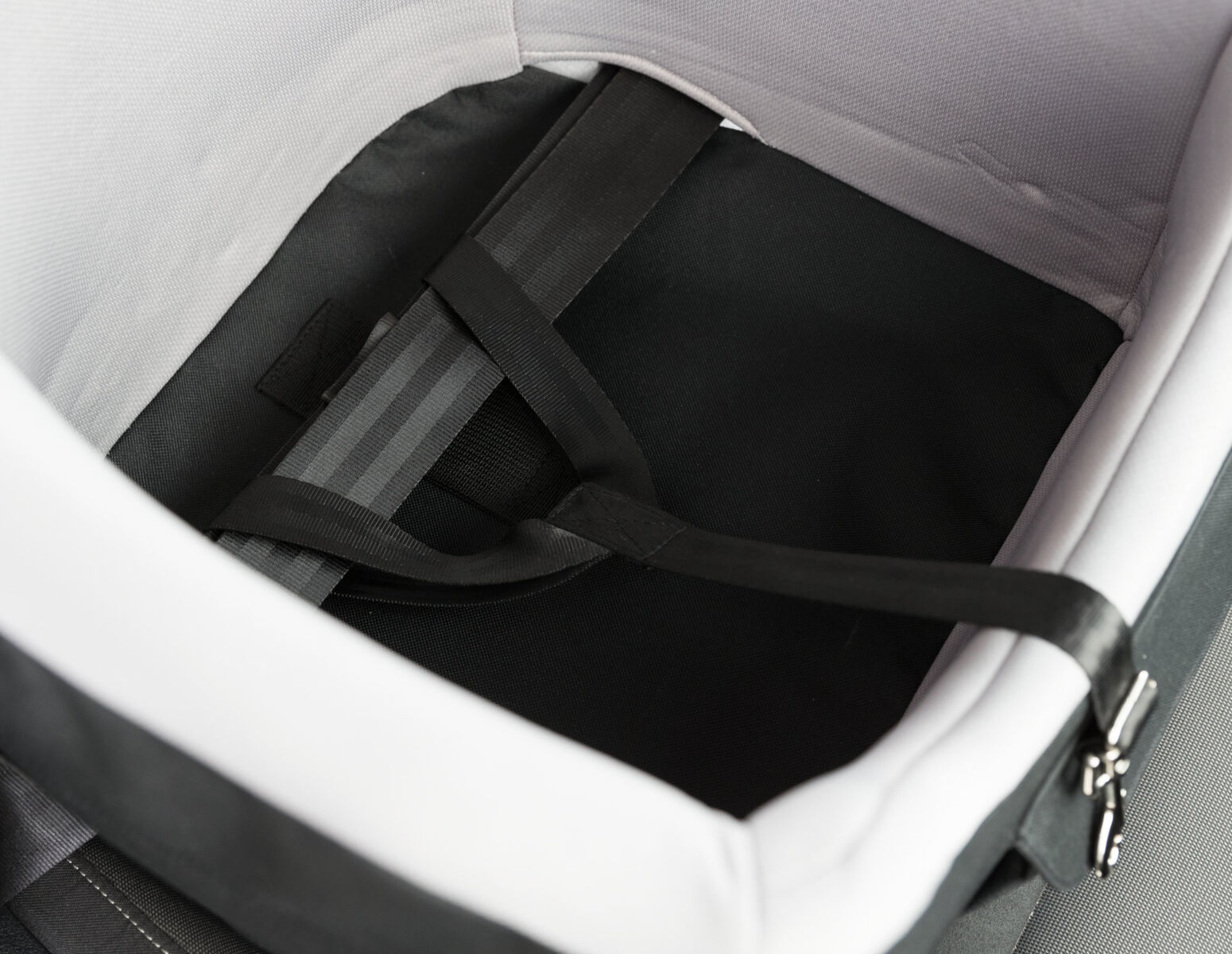 Autositz, 41x39x42cm, schwarz/grau Autositz, 41x39x42cm, schwarz/grau