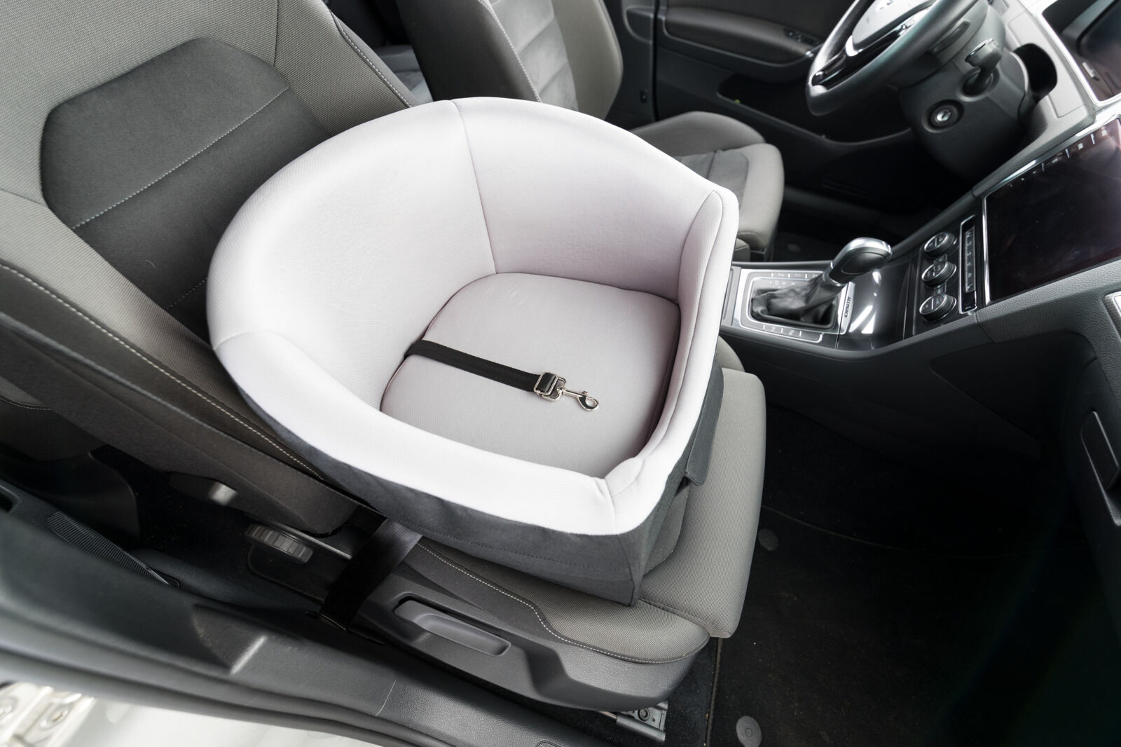 Autositz, 41x39x42cm, schwarz/grau Autositz, 41x39x42cm, schwarz/grau