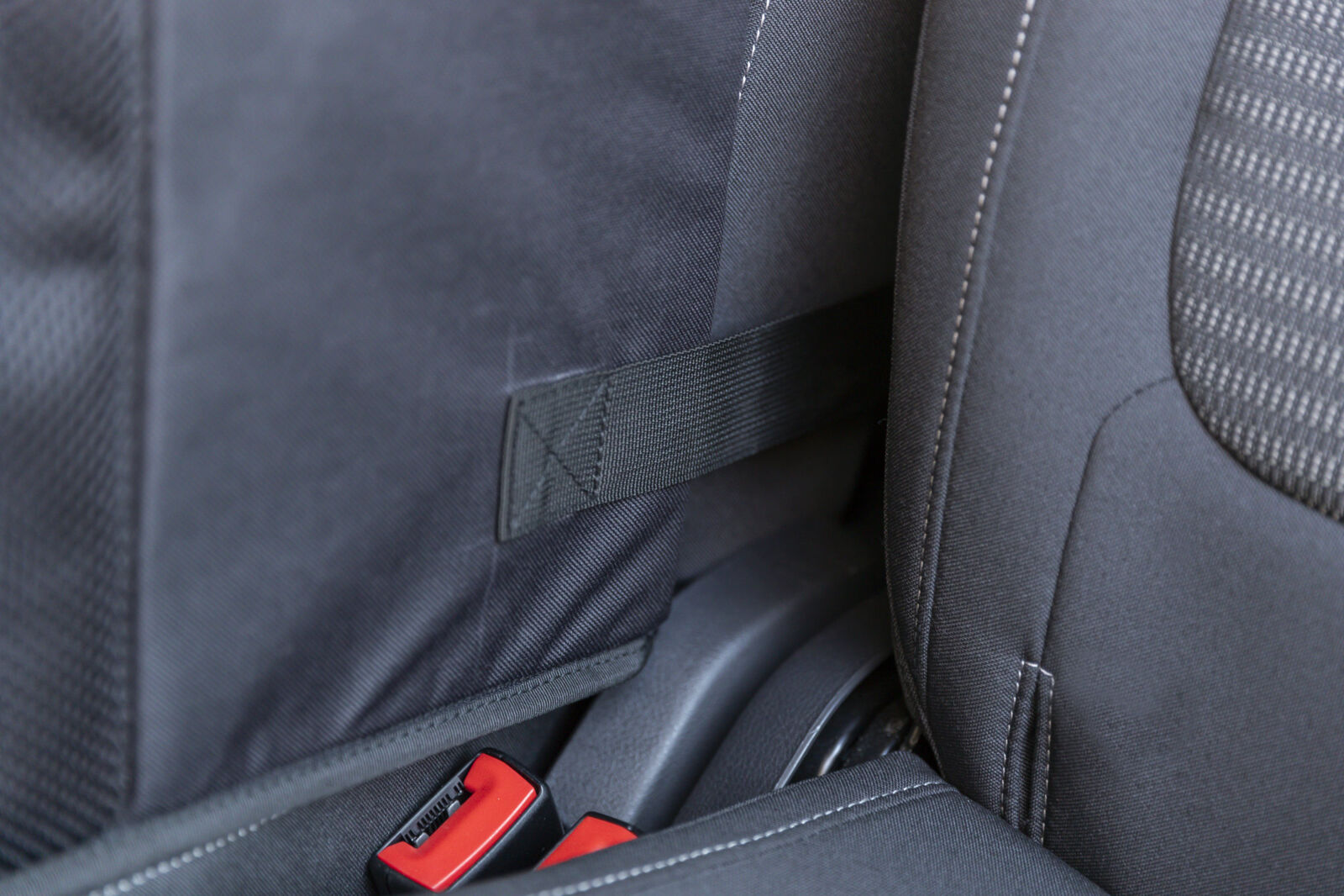 Autositz, 45×28×40cm, schwarz/grau Autositz, 45×28×40cm, schwarz/grau