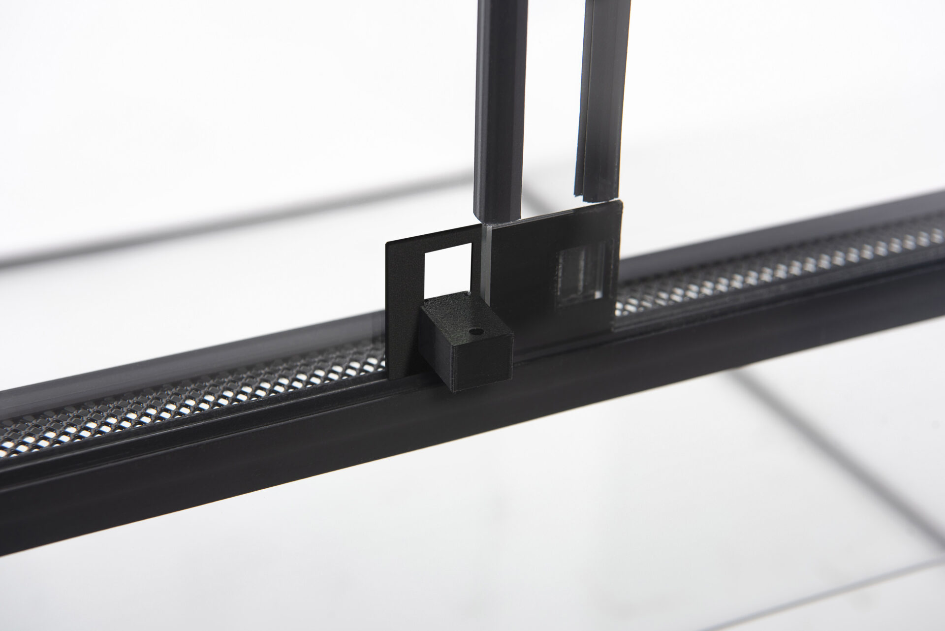 Terrarium mit Schiebetüren, Gitterdeckel schwarz 60x30x40cm/3mm Terrarium mit Schiebetüren, Gitterdeckel schwarz 60x30x40cm/3mm