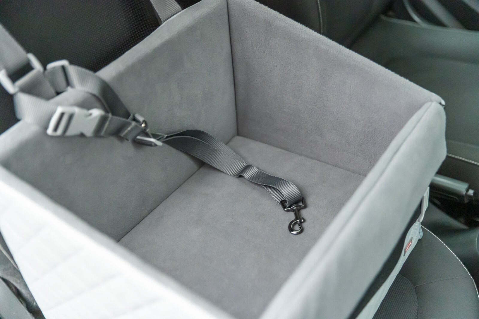 Siège de voiture, 32×28,5×41cm, gris Siège de voiture, 32×28,5×41cm, gris