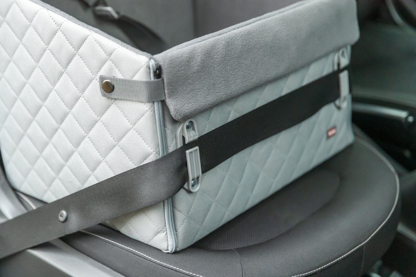Siège de voiture, 32×28,5×41cm, gris Siège de voiture, 32×28,5×41cm, gris